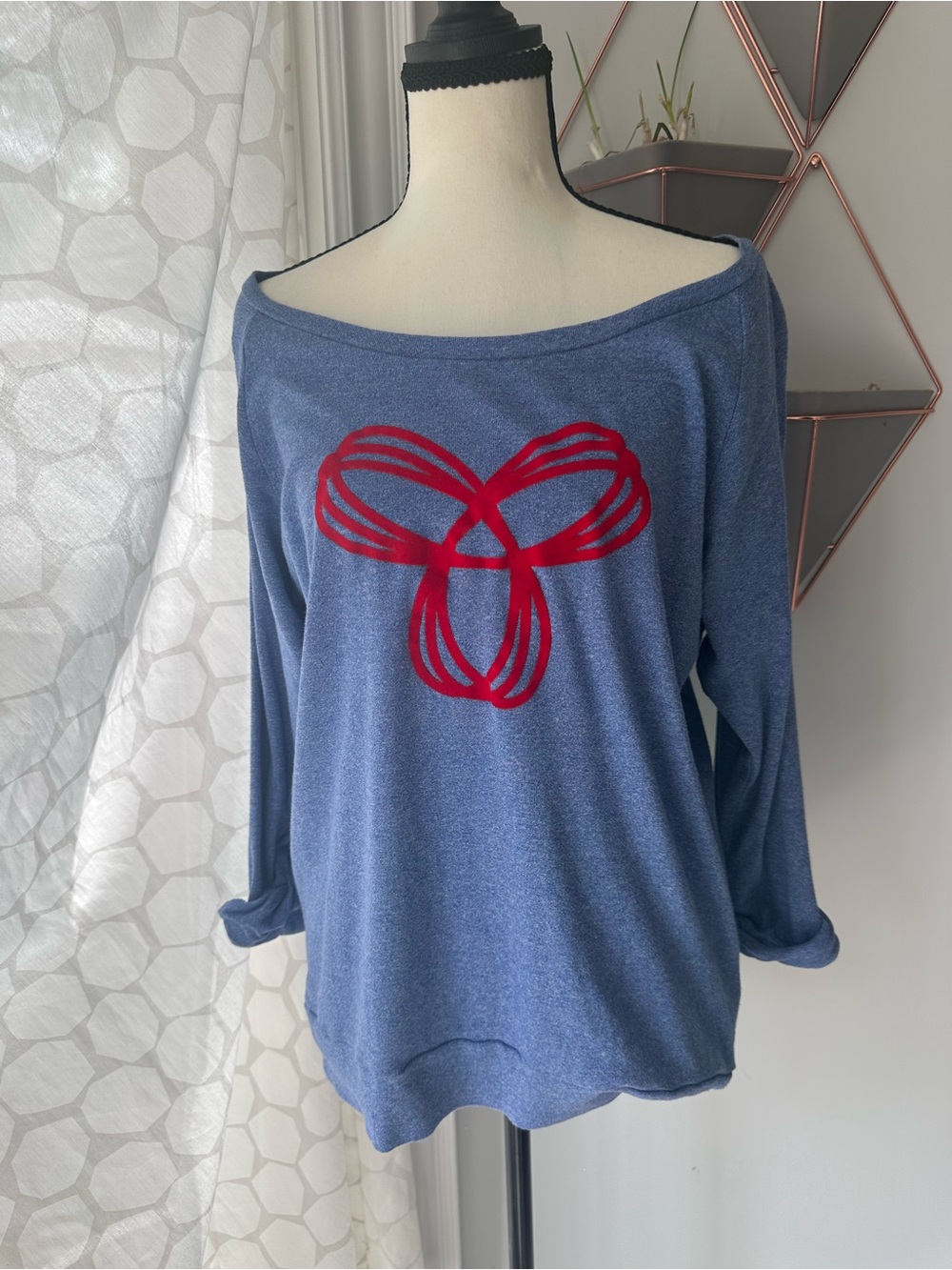 TNA ARITZIA Blue Off-Shoulder Long Sleeve Top Sweater Red Logo Loungewear Medium